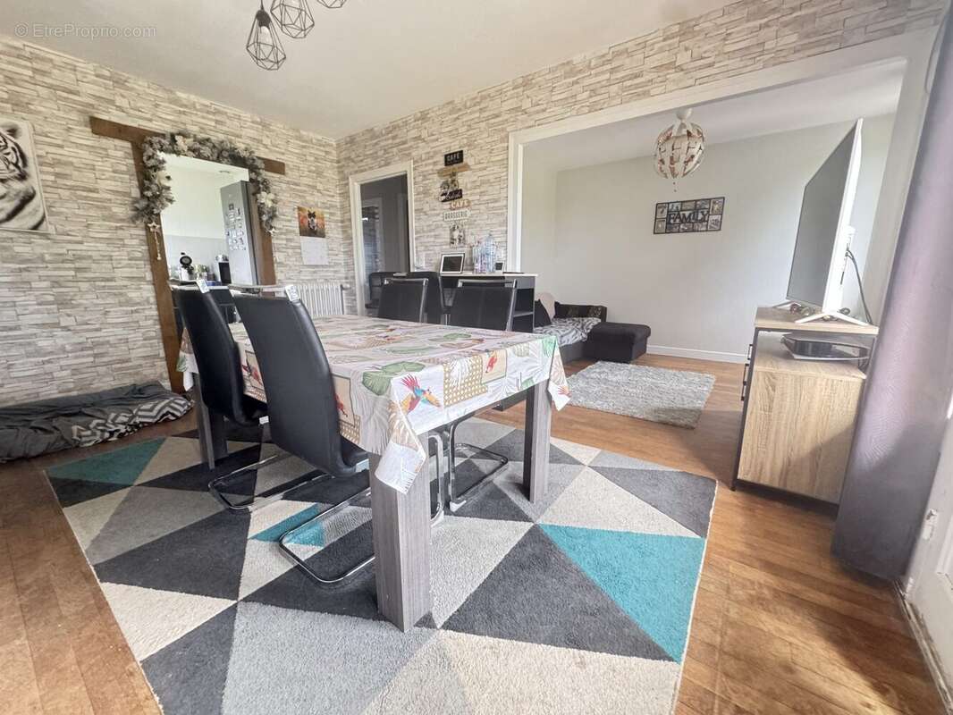 Maison à REUGNY