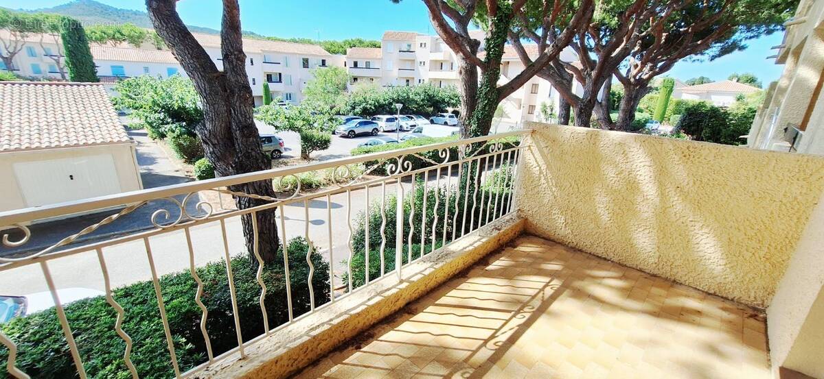 Appartement 38 m² à Saint-Cyr-Sur-Mer  - photo 1