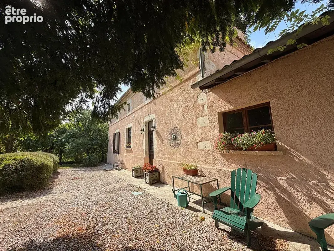 Grande ferme de caractère avec vaste grange et beaucoup d'intimité - photo 3