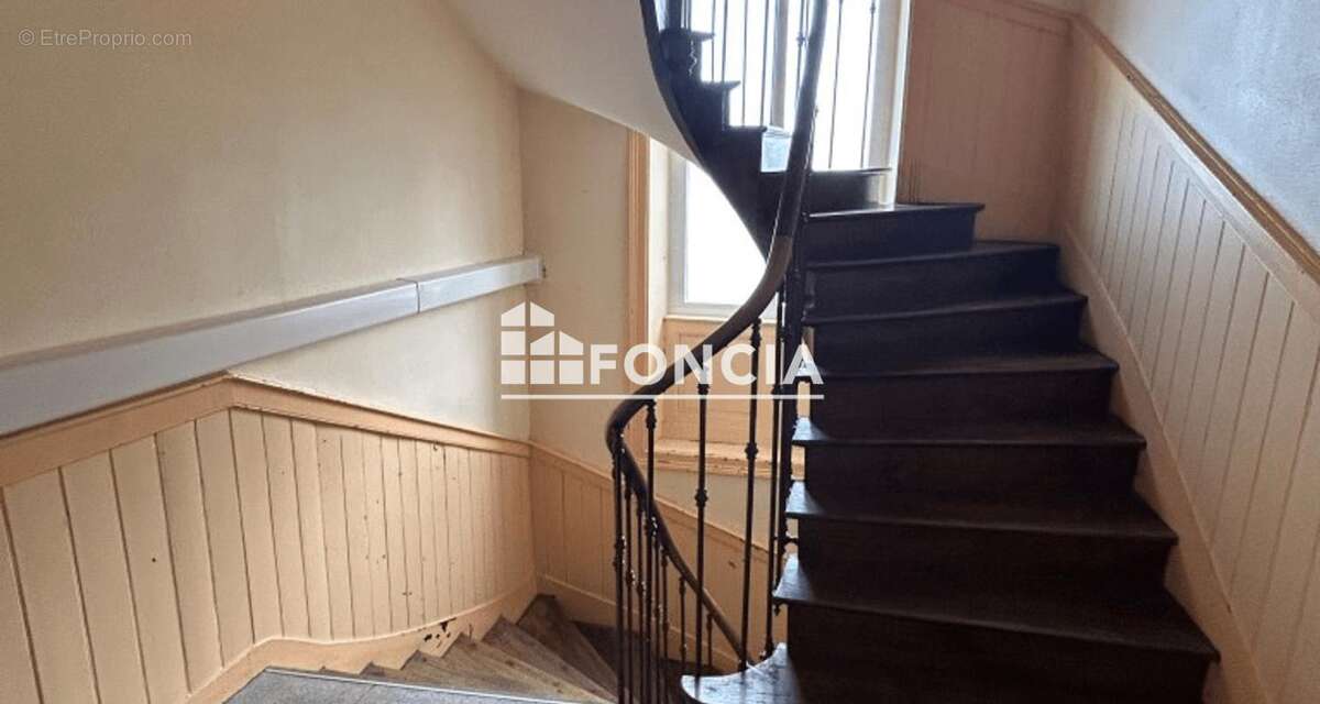 Dol-de-bretagne – centre-ville appartement t2 dans immeuble de caractere - photo 5