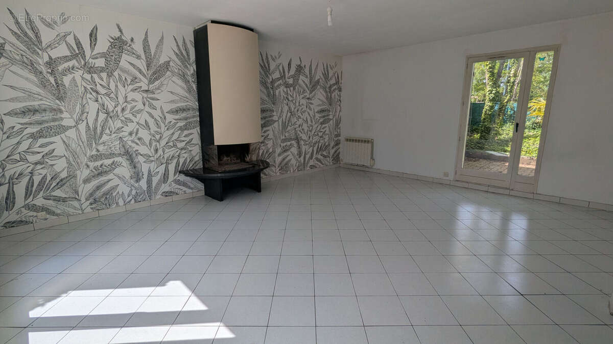 Maison à VAL-DE-REUIL