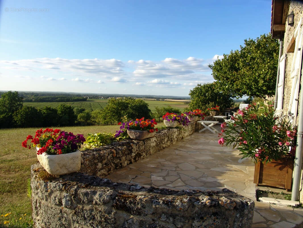 Maison à ROULLET-SAINT-ESTEPHE
