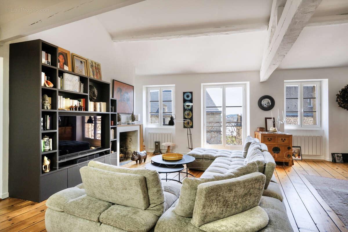 Bordeaux centre historique - magnifique appartement rénové avec belle vue - photo 5