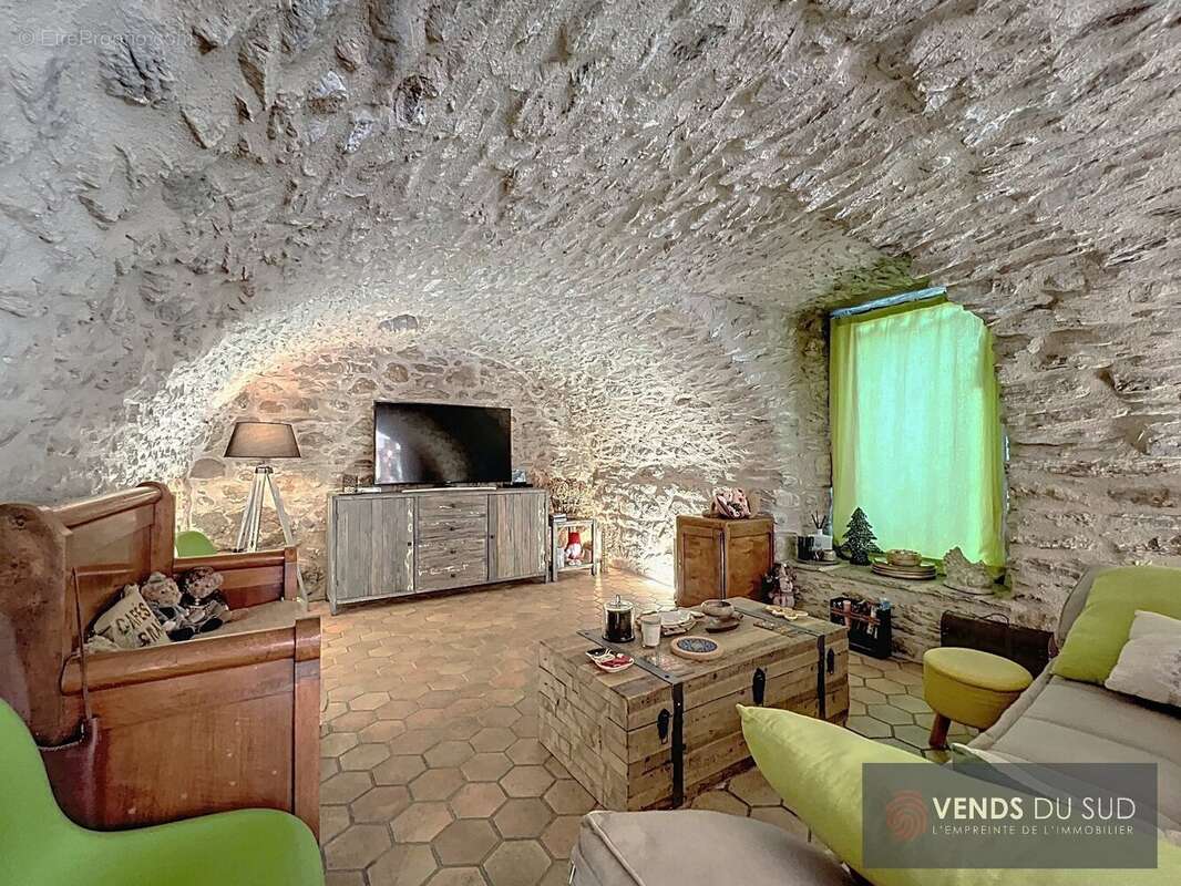 Maison à COLOMBIERES-SUR-ORB