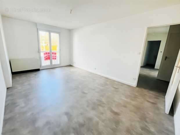 Appartement à ROUGEMONT-LE-CHATEAU