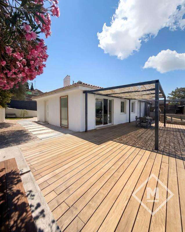 vente maison plain pied avec piscine cuisine d'été garage Allauch DPE C - photo 15