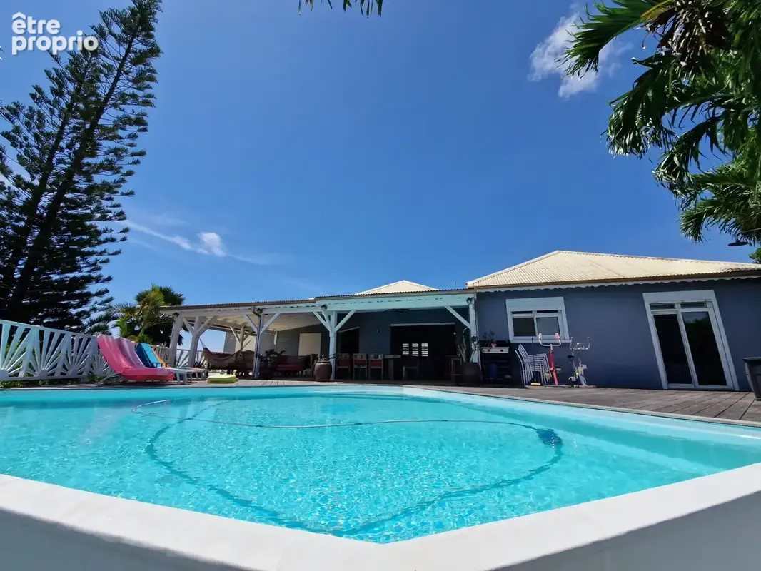 VUE MER Superbe villa de standing + T3 piscine à débordement sur 1000 m² à BAIE MAHAULT (971) - photo 2