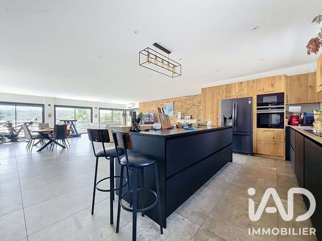 Maison 400 m² à Roquebrune-Sur-Argens  - photo 9
