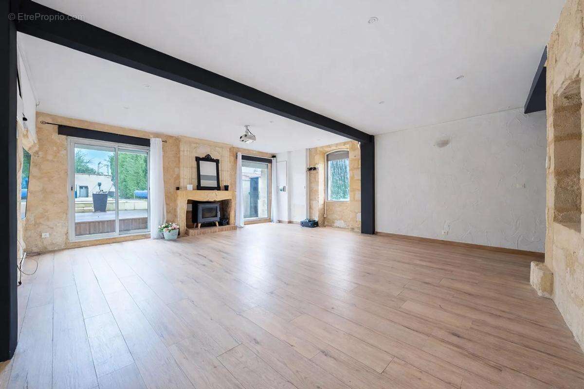 Maison à AMBARES-ET-LAGRAVE