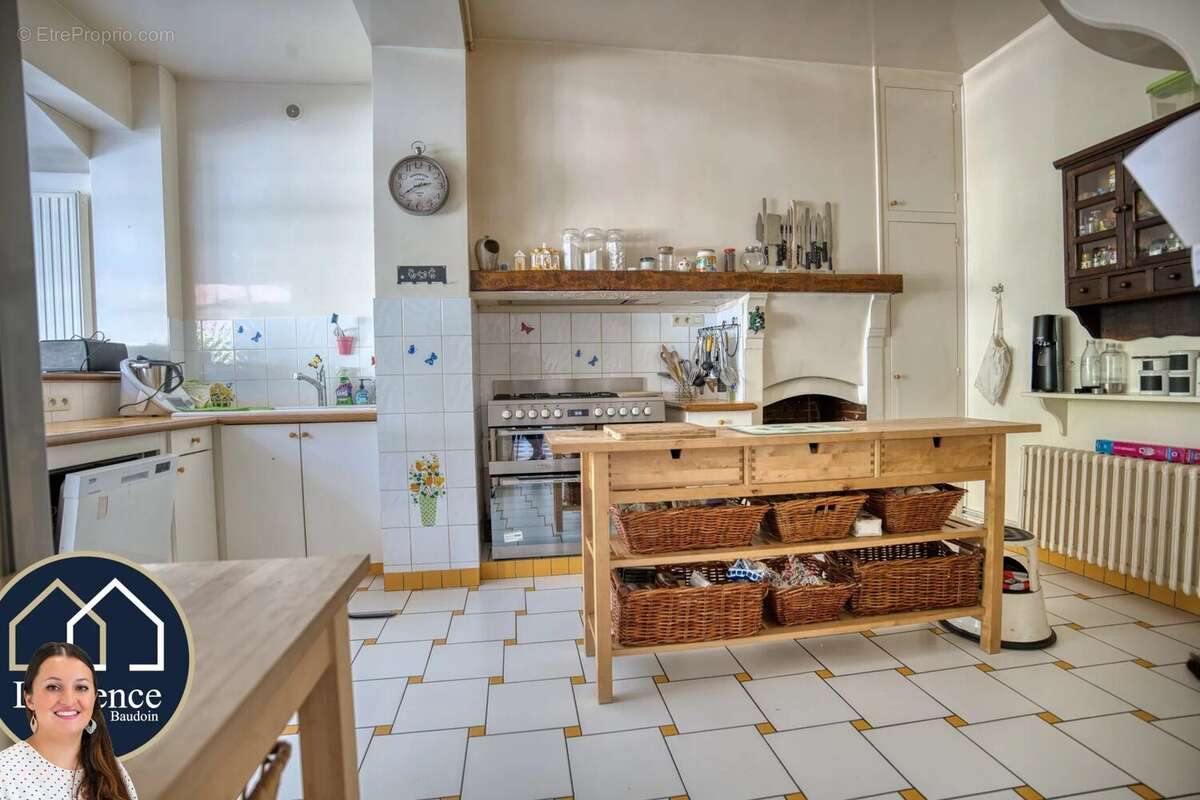 Maison 303 m² à Nogent-Le-Roi  - photo 6