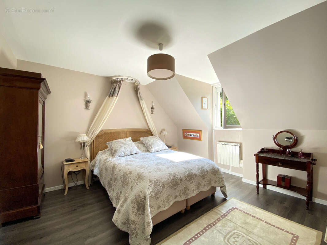 Maison à CHENNEVIERES-SUR-MARNE