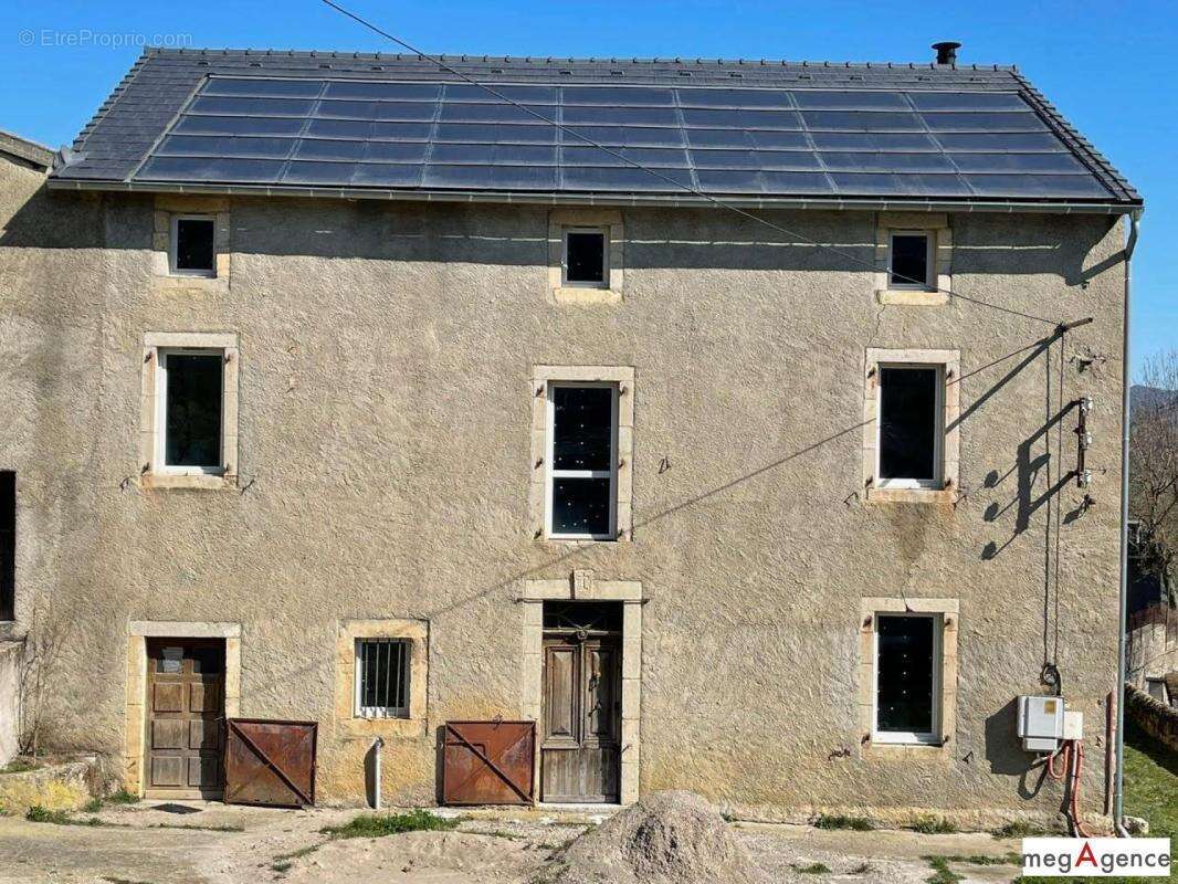 Corps de ferme 1220 m² avec photovoltaïque - photo 2
