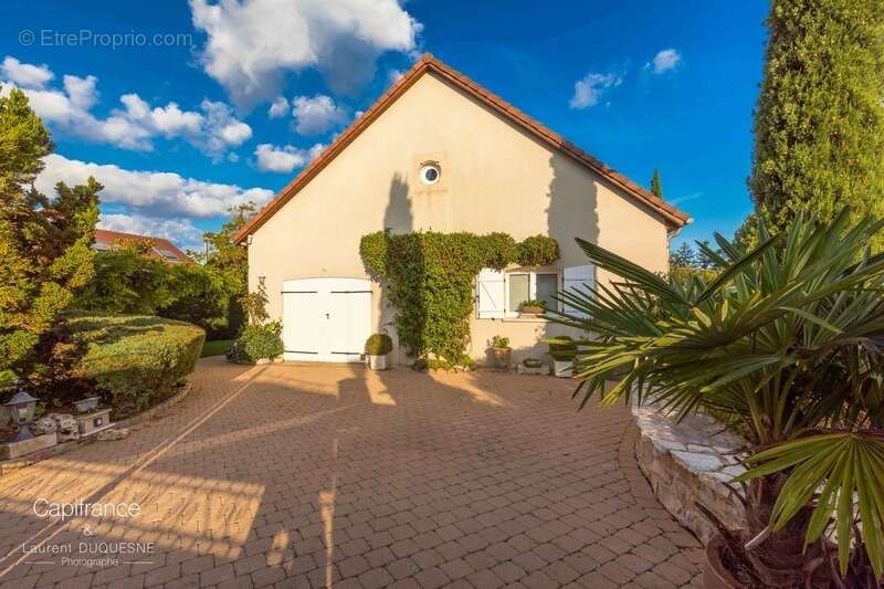 Bellefond sur son superbe terrain de 731 m2 maison 6 pieces de 166 m2 - photo 4
