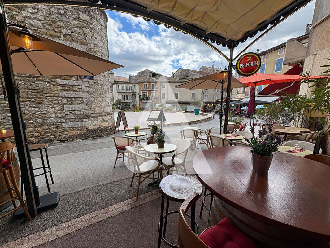 Commerce à VALLON-PONT-D'ARC