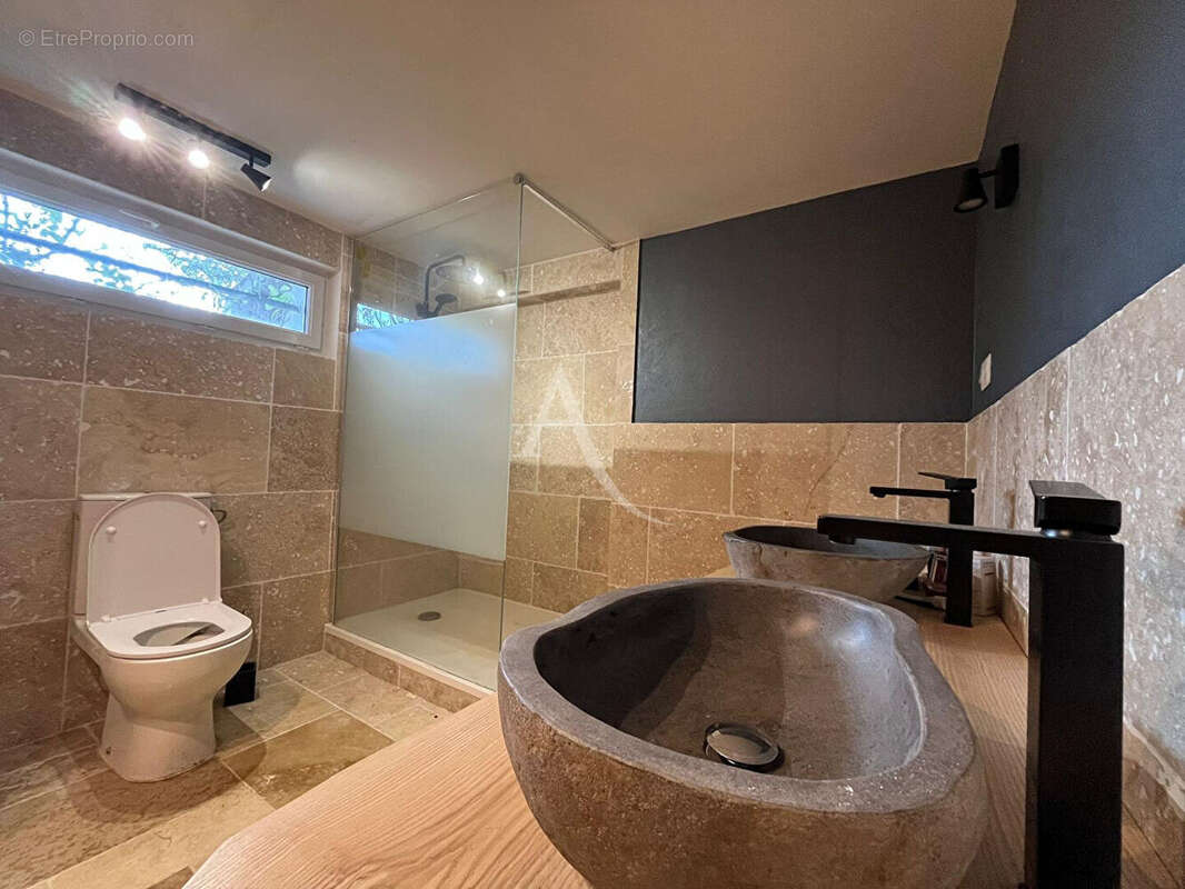 Grande maison de 195m² avec 3 chambres sur la commune de Couffouleux ! - photo 10