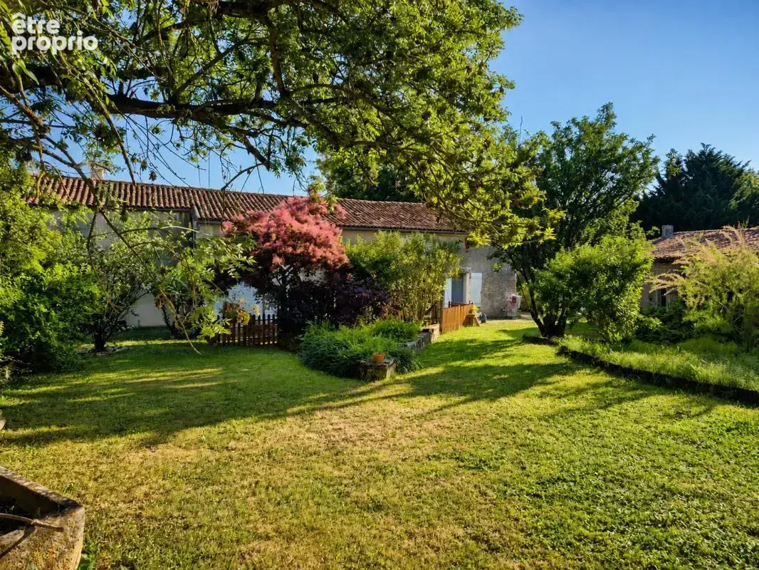 Photo Maison à Besse au prix de 219 900€