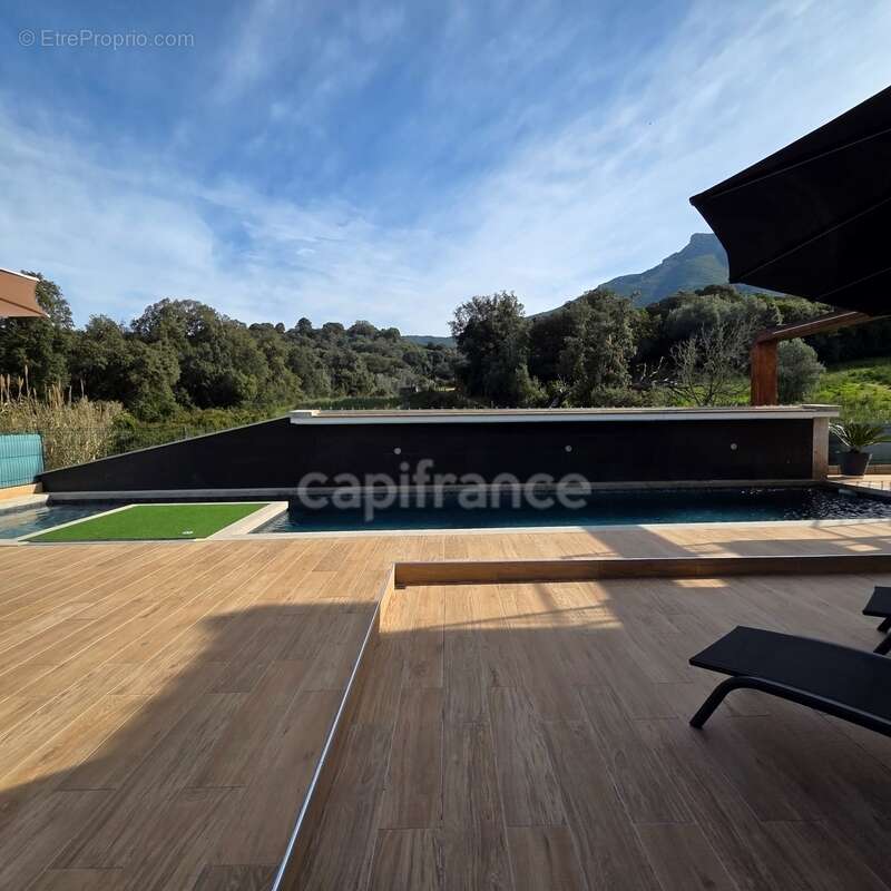 BASTELICACCIA (Corse du sud) proche AJACCIO: Villa de 360m2 avec  piscine et jardin paysager - photo 3