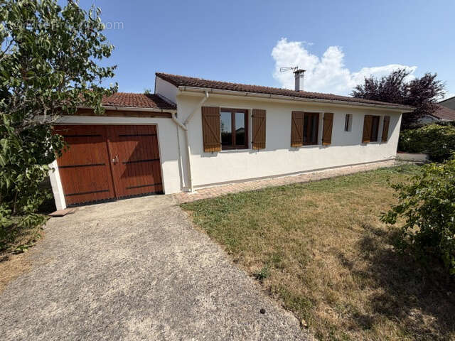 Maison de plain-pied avec garage sur terrain de 900 M2 - photo 4