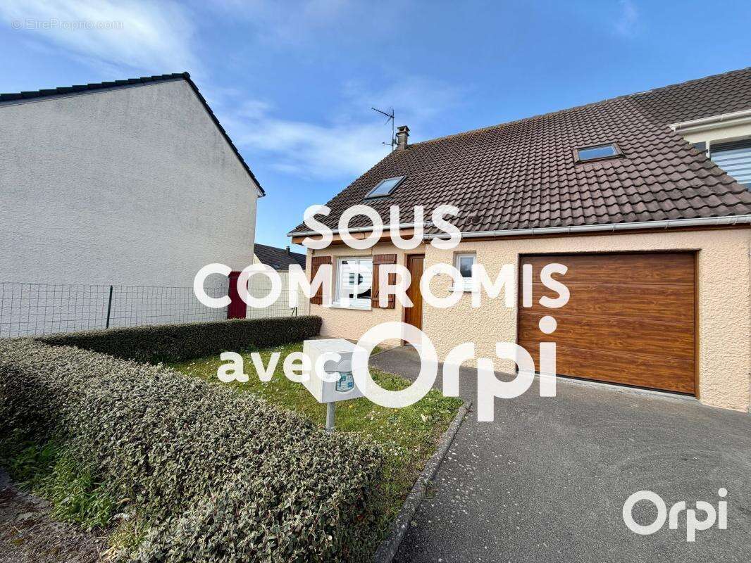 Maison à OYE-PLAGE