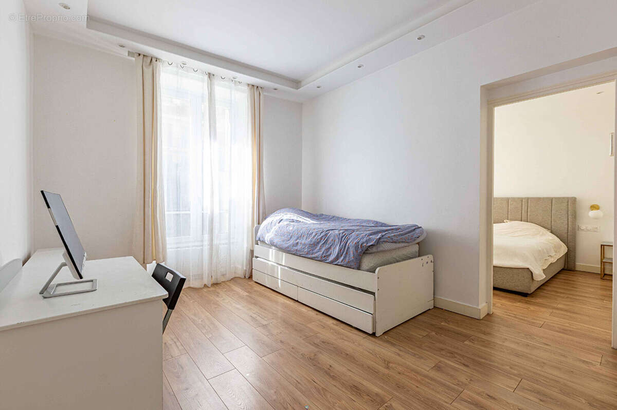 Appartement à NEUILLY-SUR-SEINE