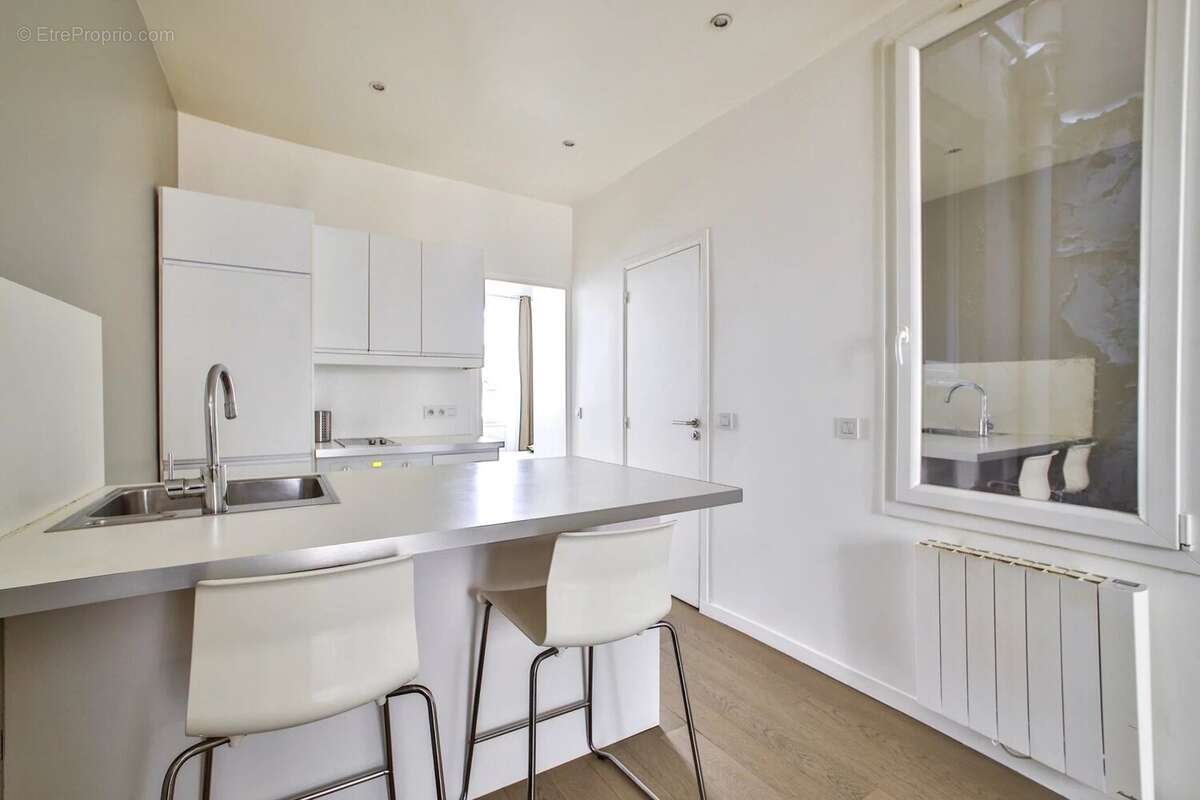 Appartement à PARIS-3E