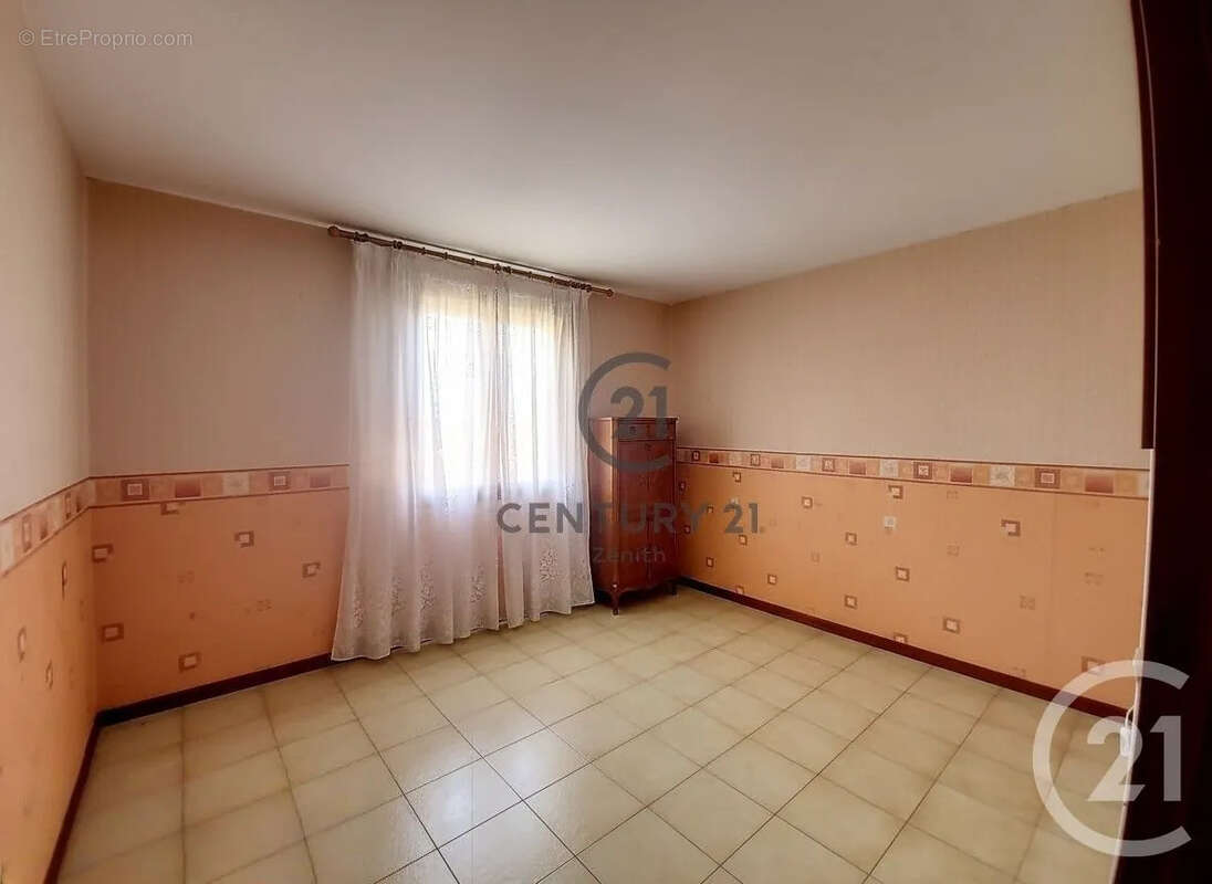 Maison à SAINT-LAURENT-DE-LA-SALANQUE