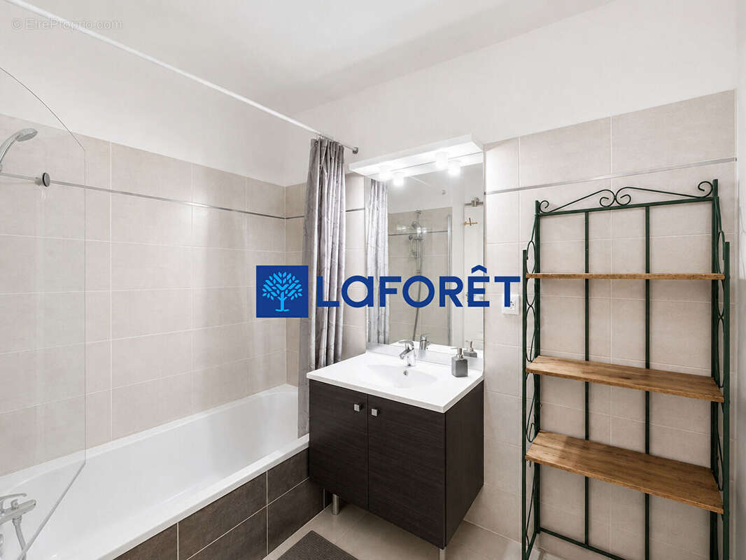 Appartement Hyères 3 pièces -  59 m² - photo 6