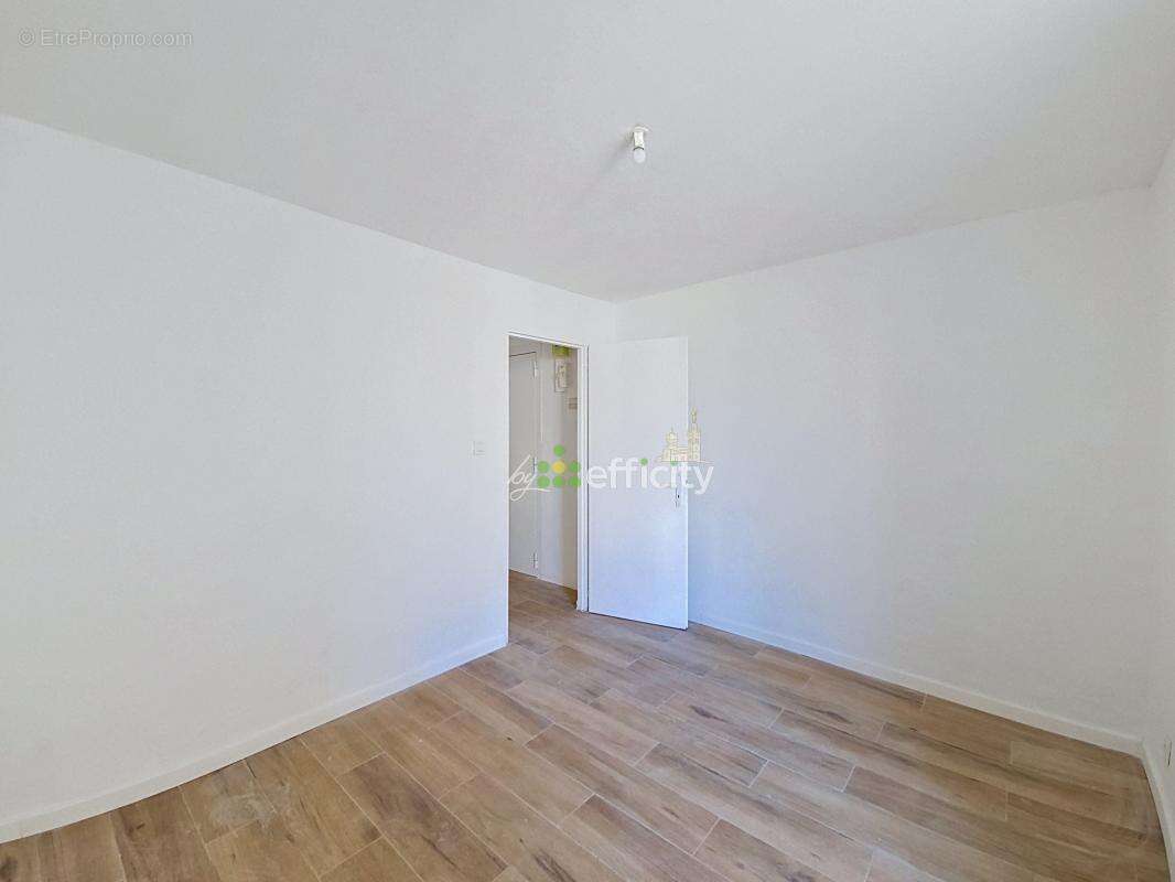 Appartement à MARSEILLE-3E
