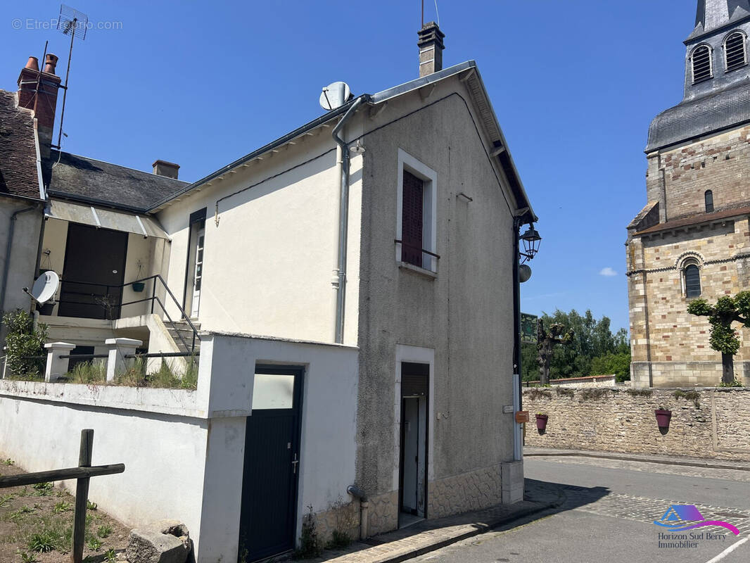 ACCES ET APPARTEMENT N1 - Maison à CHATEAUMEILLANT