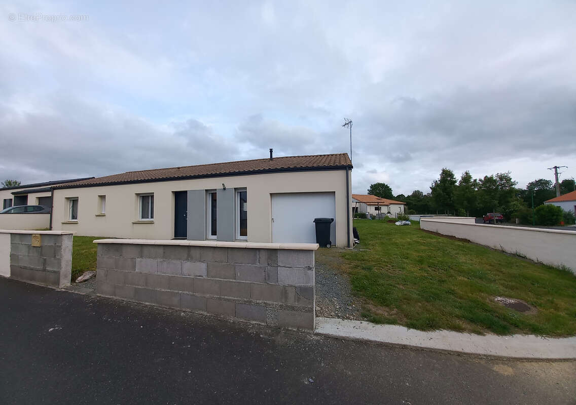 Maison à MENOMBLET