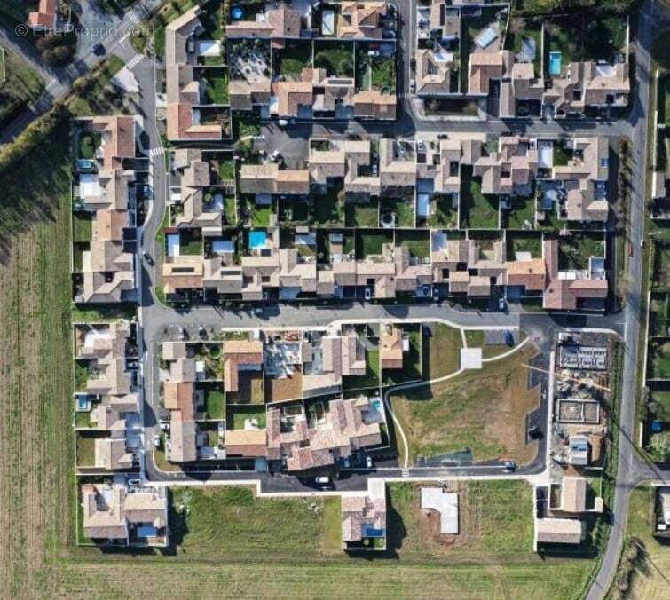 Terrain à LA ROCHELLE