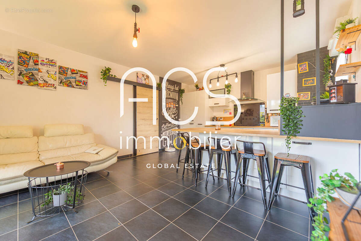 Appartement à CHATEAUNEUF-LES-MARTIGUES