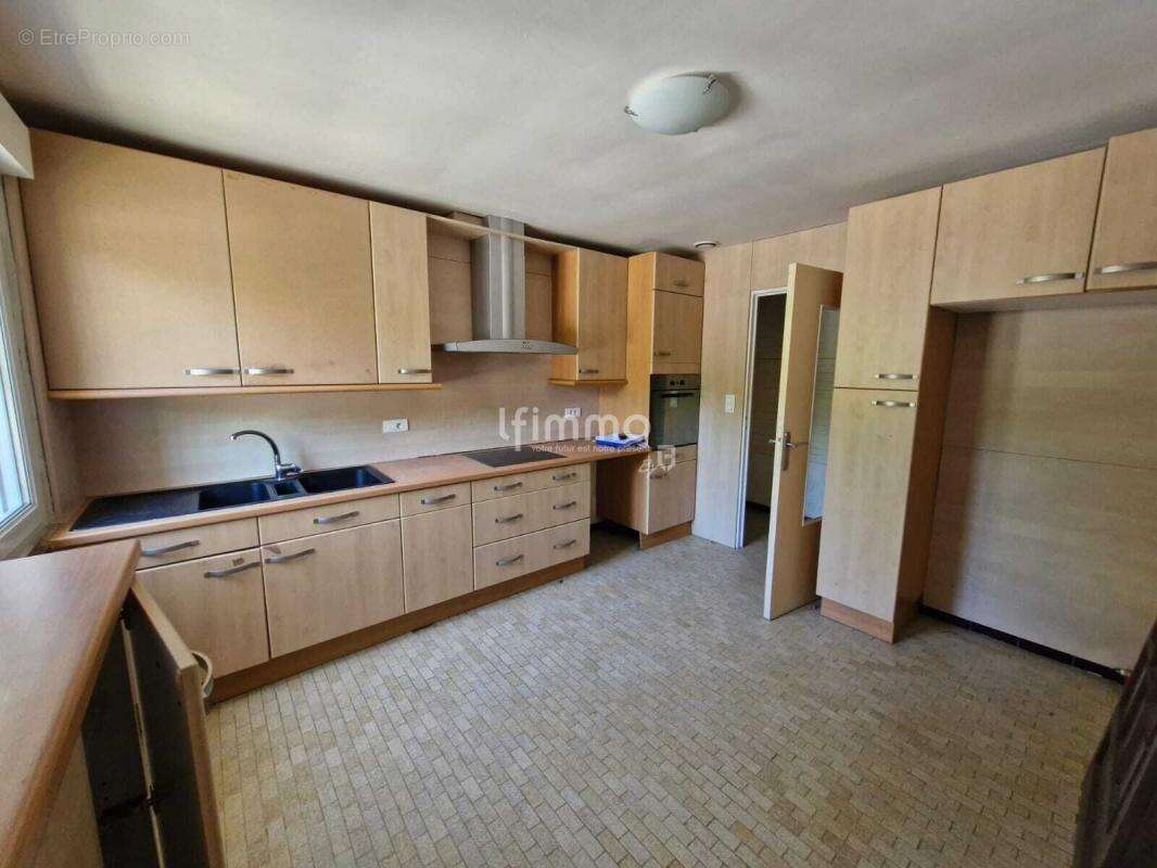 Maison à VILLENEUVE-LA-COMPTAL