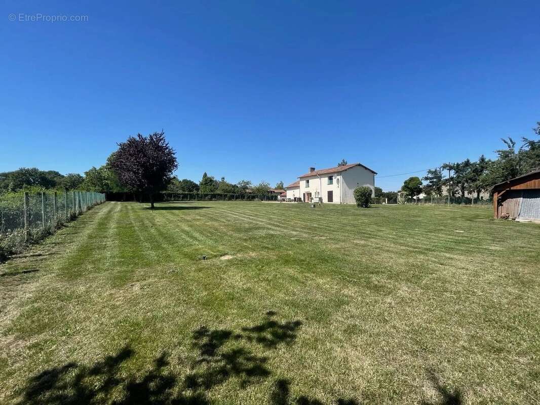 Maison à CHATEAU-GARNIER