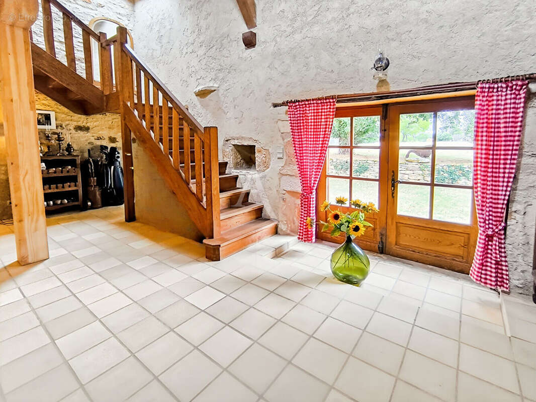 Maison en pierre, Frayssinet Le Gelat, 5 pièce(s) 159m² - photo 6