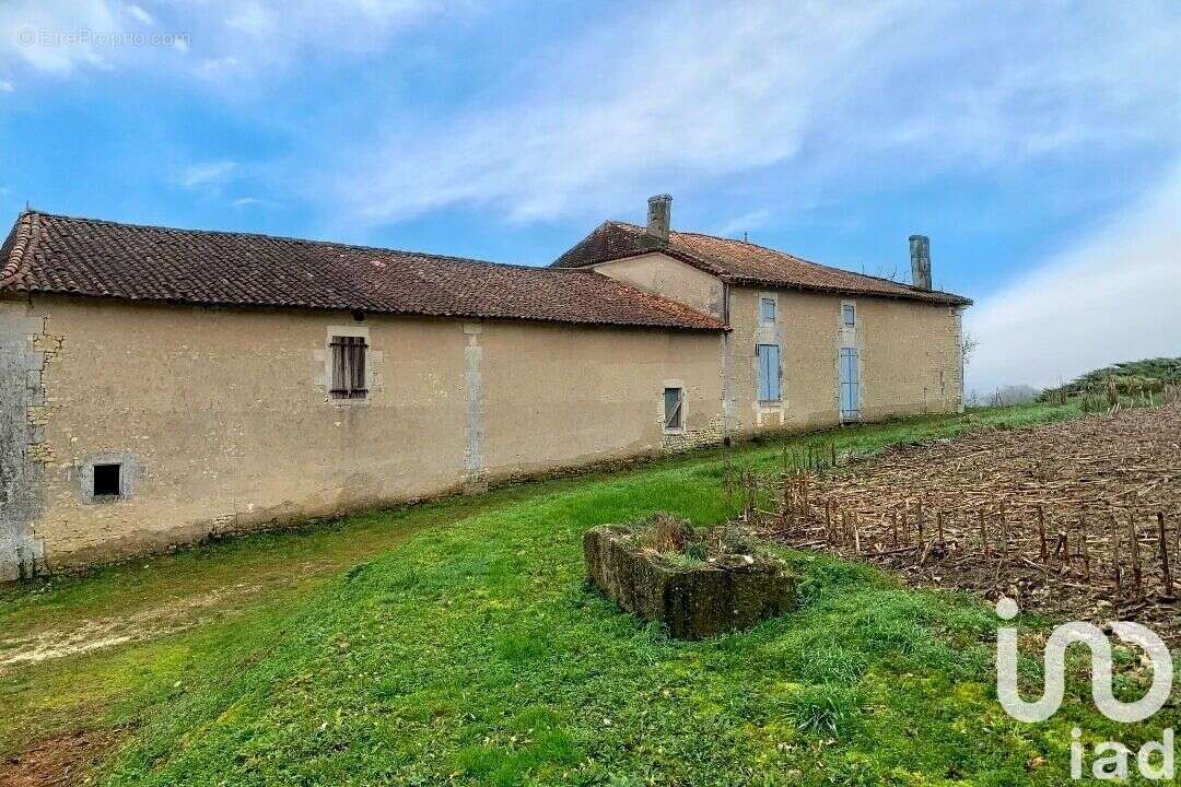 Maison 414 m² à Saint-Martial  - photo 9