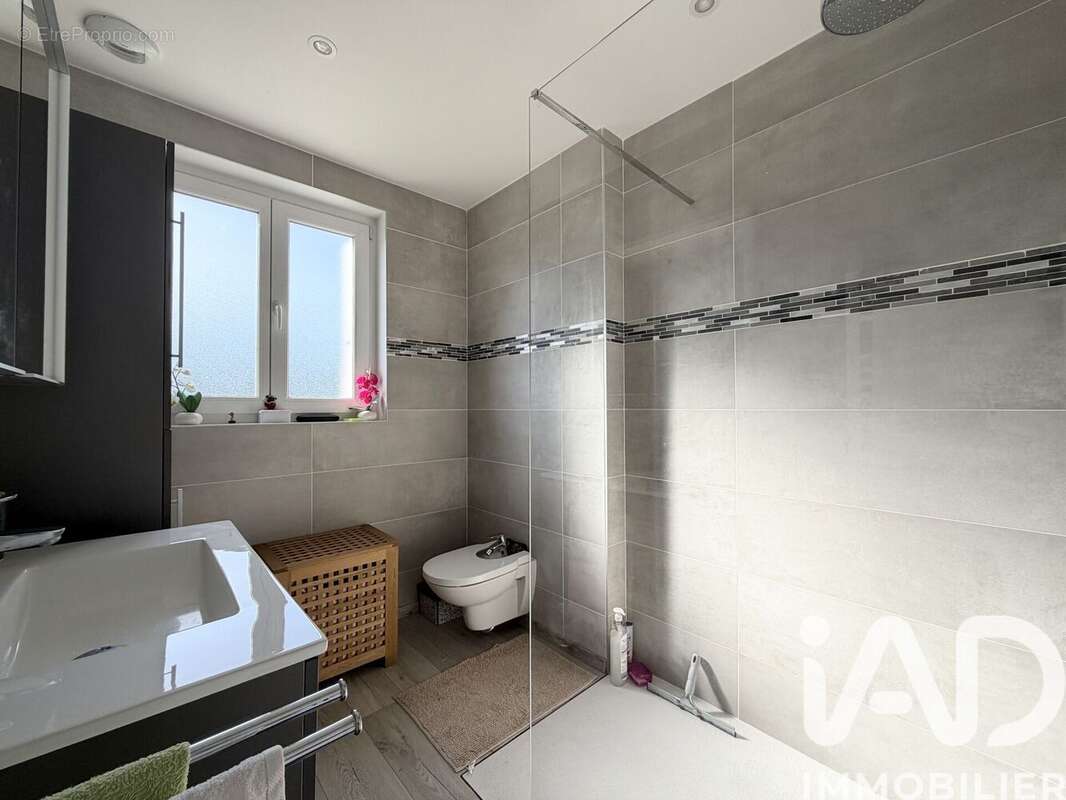Photo 6 - Maison à VIC-SUR-CERE