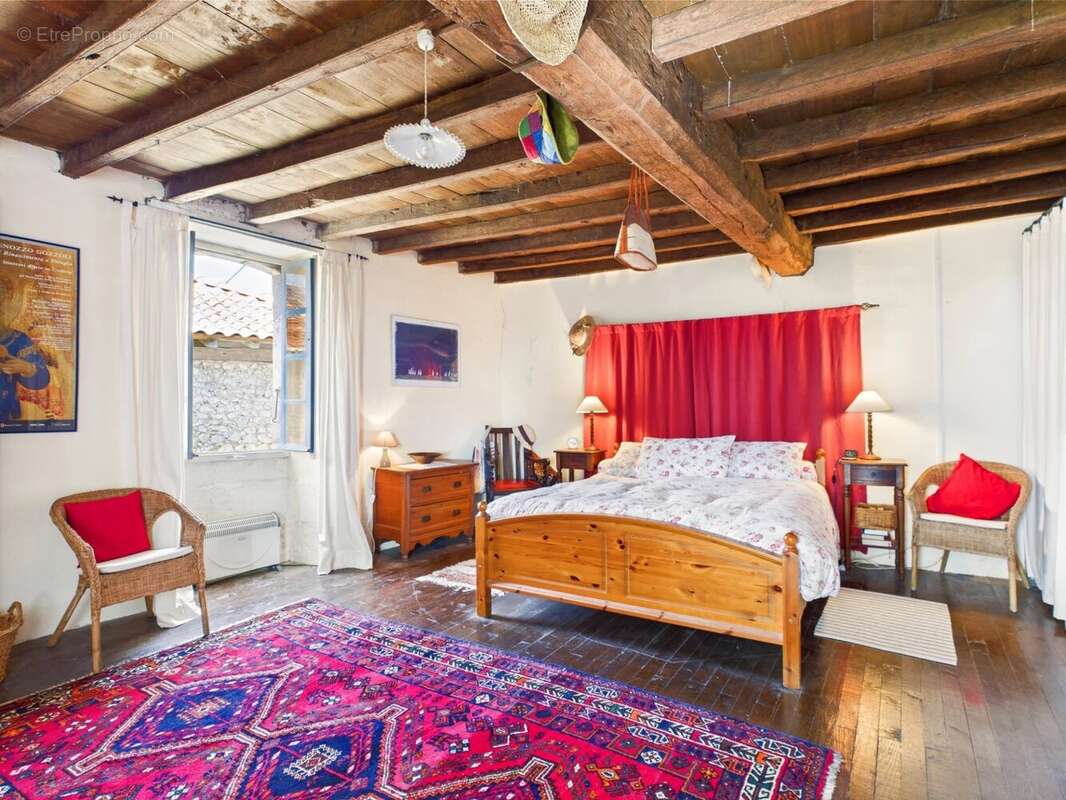 Jolie maison traditionnelle près d'un village populaire - photo 5