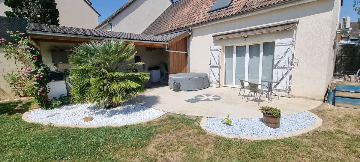 Maison à PONT-SUR-YONNE