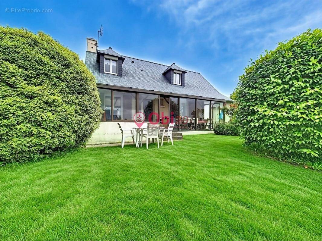 Maison à CHATEAUNEUF-DU-FAOU