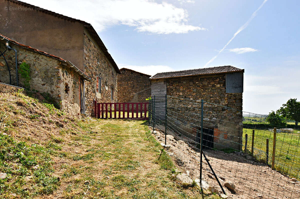 Maison à SAINT-PRIEST-LA-ROCHE