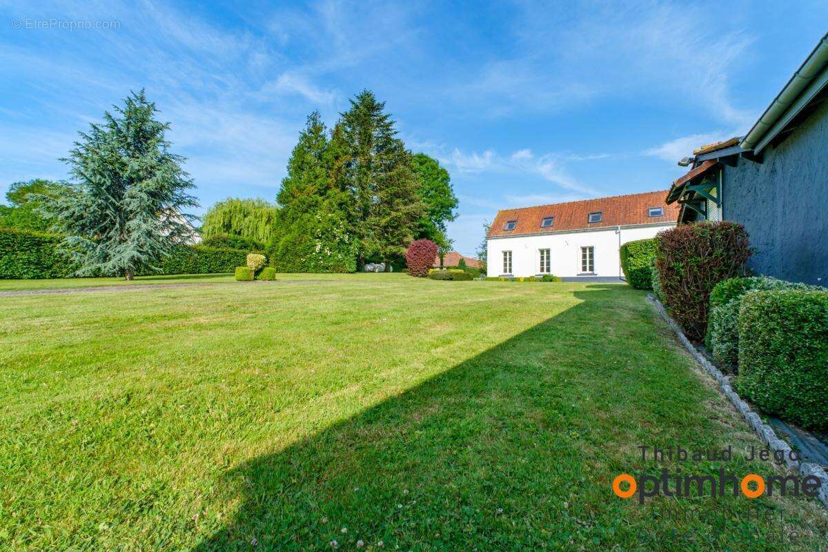Maison bourgeoise avec piscine sur plus de 13 000 m², cadre calme et intimité préservée - photo 4