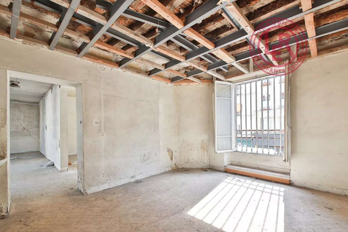 PARIS 10ème - Appartement 3 pièces à rénover - photo 3