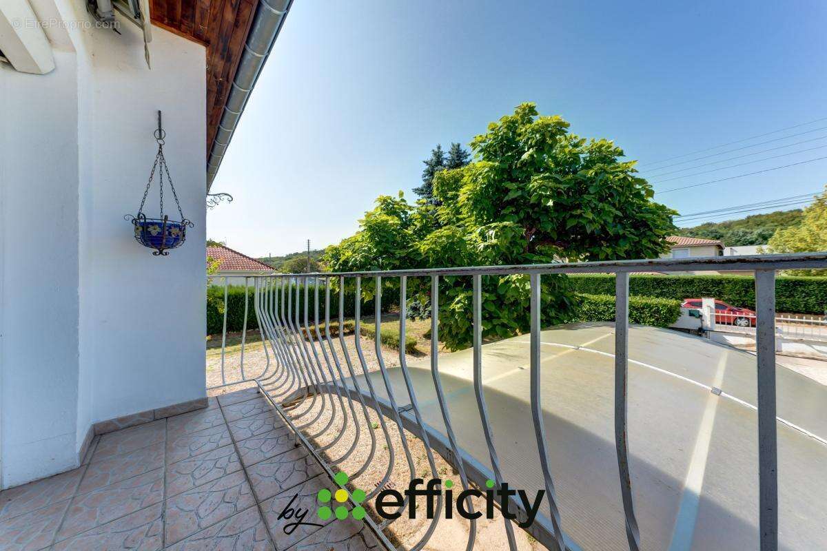 Maison 105 m² à Saint-Priest  - photo 10