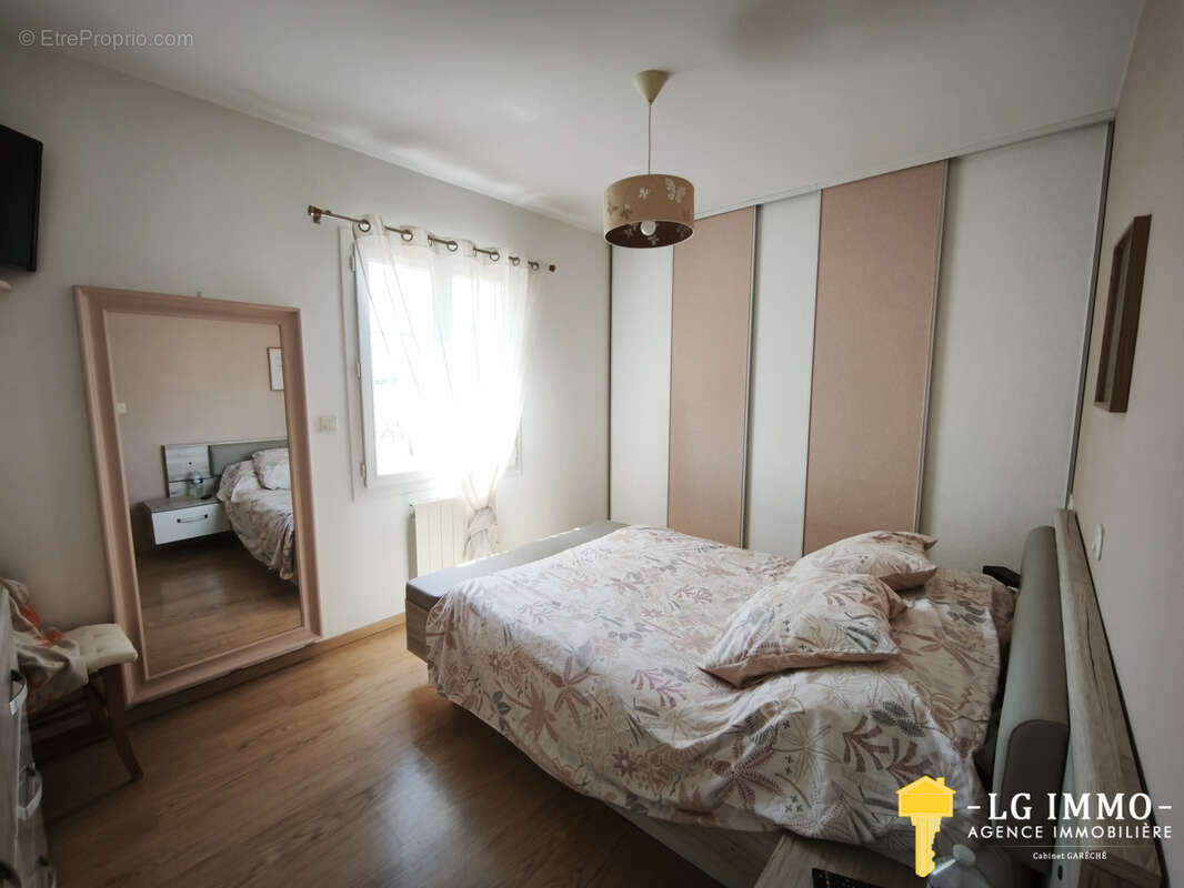 Coup de cœur à Cozes! Belle maison familiale de 148 m2   5 chambres   Terrain clos et arboré de plus de 1 000 - photo 8