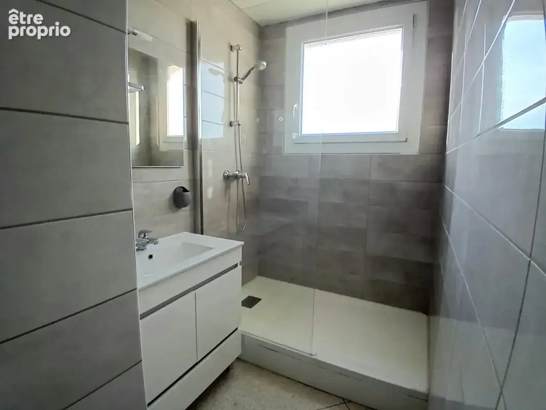 Marignane - Appartement 62 m2 avec terrasse plein sud ! - photo 5