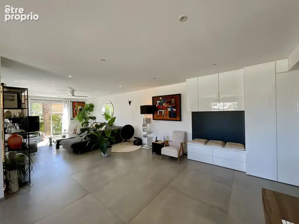 Villa de charme avec piscine, jardin paysager, double garage et prestations premium - photo 8