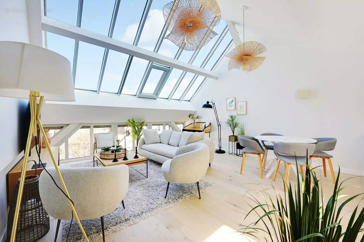 Appartement à PARIS-16E