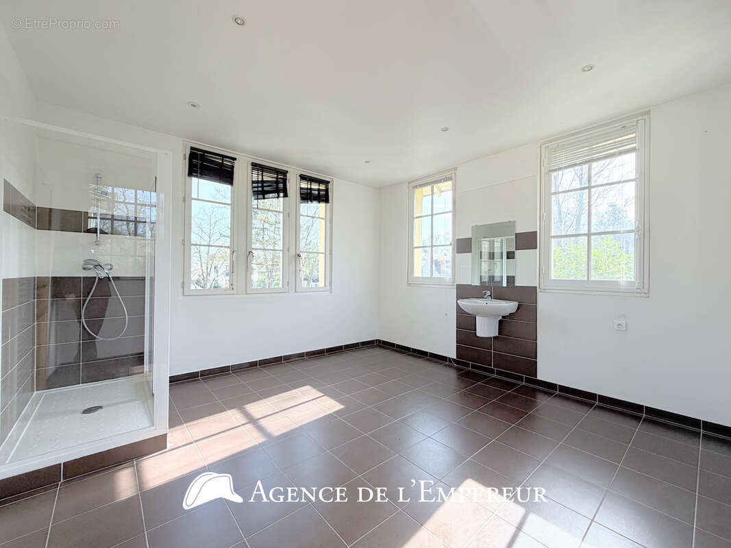 Demeure dans le Parc de la Malmaison, parcelle de 3 000 m2 - photo 20