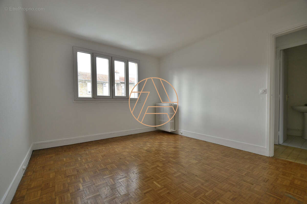 Appartement à SAINT-MAUR-DES-FOSSES